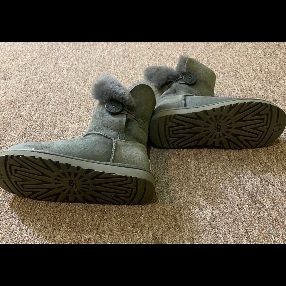 bailey button GREY uggs - Picture 9 of 9